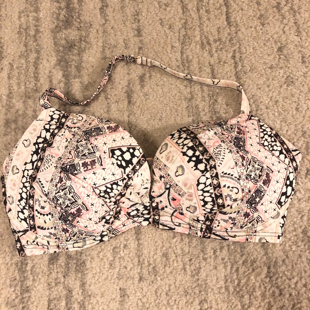 Paisley Pattern Bikini Top 👙